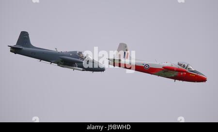 Un jet Provost T5 volant en formation avec un bac 167 Strikemaster Banque D'Images