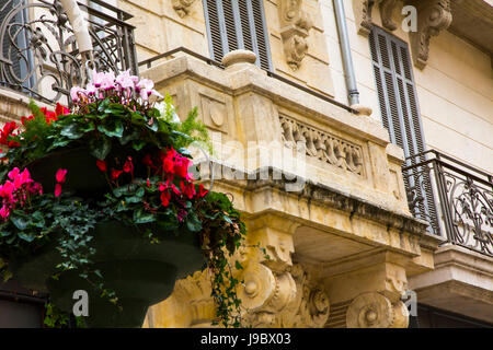 Façade colorée à Toulon, France. Banque D'Images