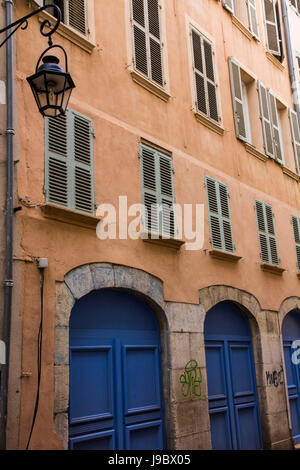 Façade colorée à Toulon, France. Banque D'Images