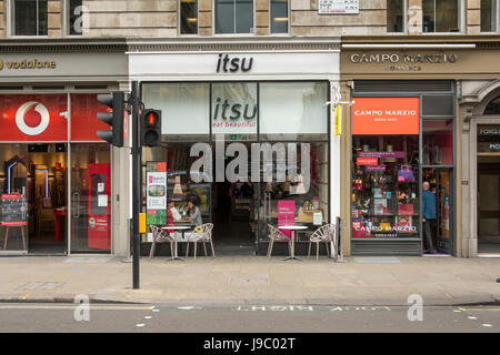 Itsu, au restaurant de sushis où M. Litvinenko a mangé le jour où il est tombé malade avec l'empoisonnement du plutonium. Banque D'Images