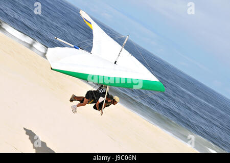 Deltaplane sur la plage de São Conrado/-3/8 2011 Banque D'Images
