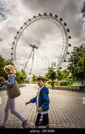 Le London Eye, Coca-Cola Jubilee Gardens, London, SE1, UK Banque D'Images