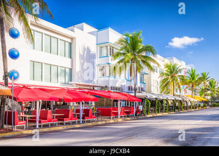 Miami Beach, Floride, USA sur Ocean Drive. Banque D'Images