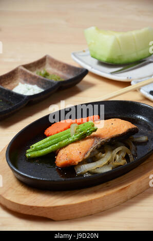 Le riz gluant à la mangue smoothie à la mangue sur table. Banque D'Images