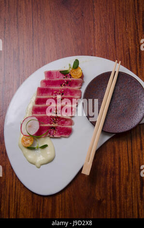 Le riz gluant à la mangue smoothie à la mangue sur table. Banque D'Images