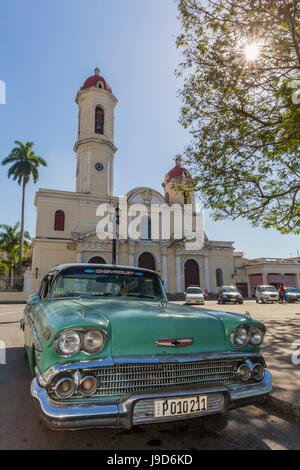 Classic 1958 Chevrolet Bel Air Taxi, localement appelé une almendrone dans la ville de Cienfuegos, Cuba, Antilles, Caraïbes Banque D'Images