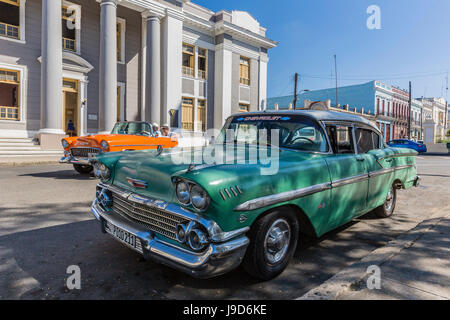 Classic 1958 Chevrolet Bel Air Taxi, localement appelé une almendrone dans la ville de Cienfuegos, Cuba, Antilles, Caraïbes Banque D'Images