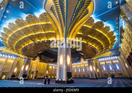 À l'intérieur de la magnifique Grande Mosquée, Koweït City, Koweït, Moyen-Orient Banque D'Images