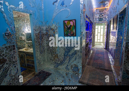 Des murs couverts de miroir dans la maison musée de miroirs, Koweït City, Koweït, Moyen-Orient Banque D'Images