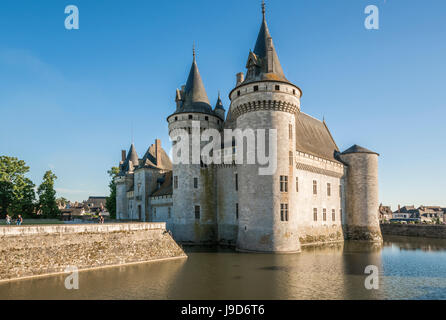 Château et ses douves, Sully-sur-Loire, UNESCO World Heritage Site, Loiret, Centre, France, Europe Banque D'Images