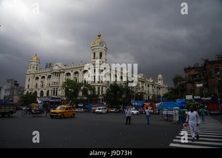 Kolkata, Inde. 31 mai, 2017. Le ciel couvert de nuages de Calcutta le 31 mai. Douche mousson avant d'observer les différentes parties de l'ouest du Bengale. Mousson de sud-ouest est arrivée sur Kerala le 30 mai ; mousson simultanément a également couvert des parties de l'Inde du nord-est. Credit : Saikat Paul/Pacific Press/Alamy Live News Banque D'Images