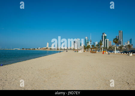 Plage de Shuwaikh et les toits de la ville de Koweït, Koweït, Moyen-Orient Banque D'Images