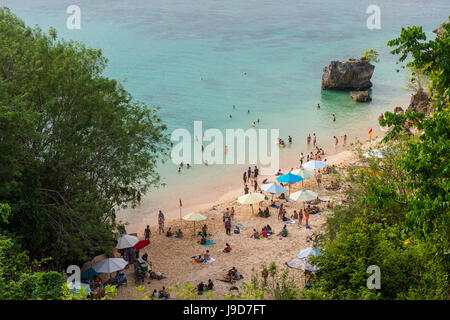 Vue sur plage d'Uluwatu, Uluwatu, Bali, Indonésie, Asie du Sud, Asie Banque D'Images