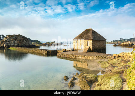 Moulin à marée sur l'île de Bréhat, Côtes-d'Armor, Bretagne, France, Europe Banque D'Images