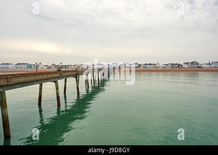 Traiter de front, Jetée de Deal Deal, Kent, Angleterre, Royaume-Uni, Europe Banque D'Images