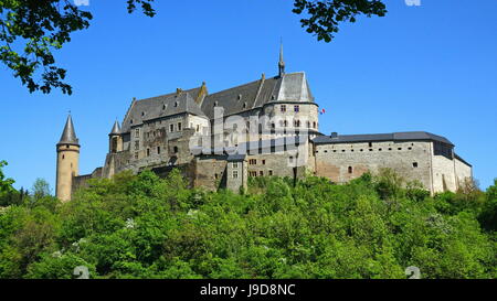 Le château de Vianden dans le canton de Vianden, Grand-duché de Luxembourg, Europe Banque D'Images