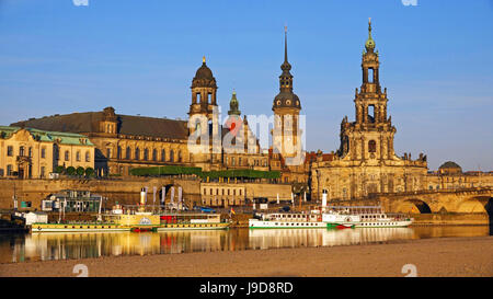 La rivière de l'Elbe et de la vieille ville d'horizon, Dresde, Saxe, Allemagne, Europe Banque D'Images