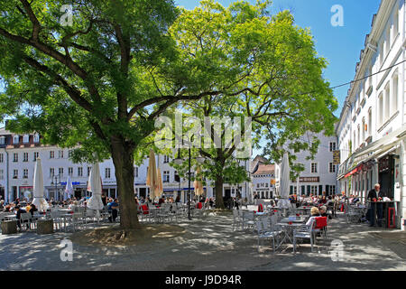 Café sur la rue Saint-Jean Johanner Markt dans la vieille ville, Sarrebruck, Sarre, Allemagne, Europe Banque D'Images