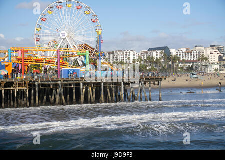 Mer, jetée et grande roue, Santa Monica, Californie, USA, Amérique du Nord Banque D'Images