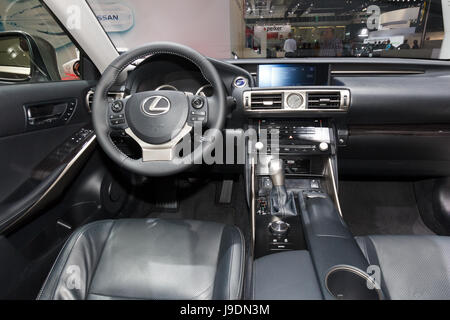 Francfort, Allemagne - SEP 13 : Lexus IS300h à l'intérieur du salon IAA le Sep 13, 2013 à Francfort. Plus de 1.000 exposants de 35 pays ar Banque D'Images