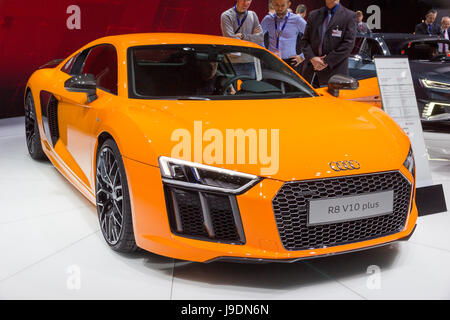 Genève, SUISSE - Le 4 mars 2015 : débuts officiels de la nouvelle Audi R8 à la 85e International Salon Automobile de Genève à Palexpo, Genève. Banque D'Images