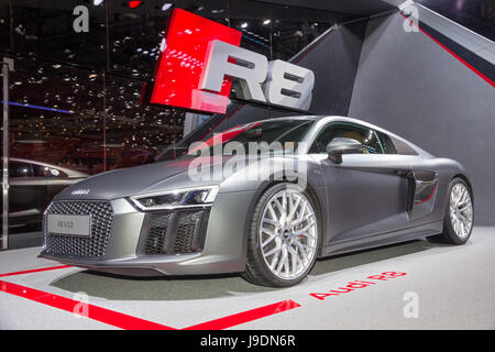 Genève, SUISSE - Le 4 mars 2015 : débuts officiels de la nouvelle Audi R8 V10 Plus à la 85e International Salon Automobile de Genève à Palexpo. Banque D'Images