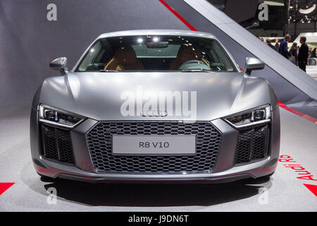 Genève, SUISSE - Le 4 mars 2015 : débuts officiels de la nouvelle Audi R8 V10 Plus à la 85e International Salon Automobile de Genève à Palexpo. Banque D'Images