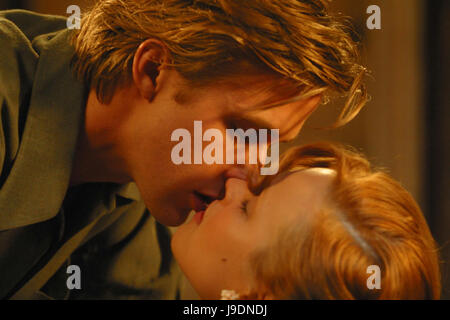 WIE EIN TAG RAYMOND / le portable USA 2004 / Nick Cassavetes Kuss-Szene : RYAN GOSLING (jeune Noé), RACHEL MCADAMS (Jeunes d'Allie) Régie : Nick Cassavetes aka. L'ordinateur portable Banque D'Images