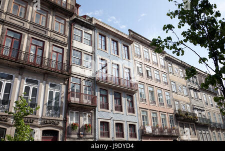 Rua Mouzinho da Silveira, bâtiments à Porto - Portugal Banque D'Images