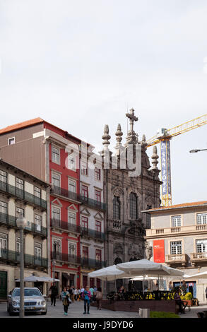 Largo de São Domingos à Porto avec Restaurants - Portugal Banque D'Images