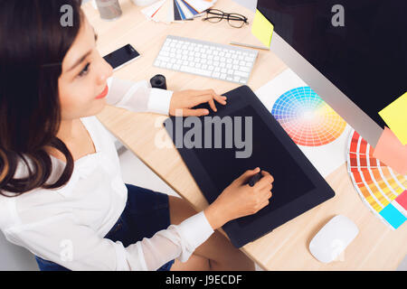 High angle view of a photo editor working at desk in creative office Banque D'Images