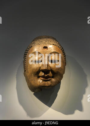 Tête de bouddha à partir de la dynastie qi du nord de la Chine sur l'affichage, le V&A Museum, Londres Banque D'Images