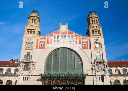 Prague, République tchèque - 10 mai 2017 : la gare centrale de Prague. C'est la plus grande et la plus importante gare ferroviaire. Il est à l'origine entré dans Banque D'Images