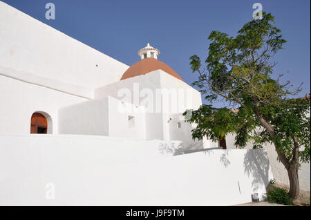 Vue extérieure de l'église Sainte Eulalie en Ibiza island Banque D'Images