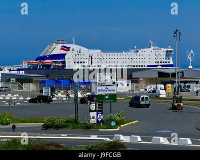 Brittany Ferries 'navire' Amorique en port. Blascon Port. Roscoff, Bretagne, France. Banque D'Images