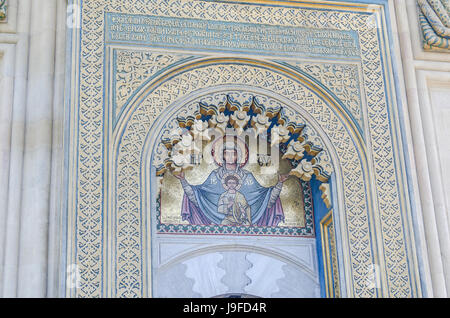 CURTEA DE Arges, Roumanie - 9 août 2016 : Détail de l'entrée de la 'monastère Curtea de Arges', Église orthodoxe. Banque D'Images