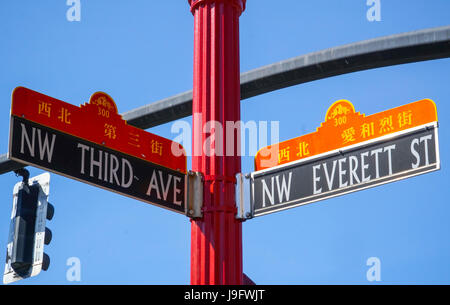 Les plaques de rue à Portland Chinatown - Portland - OREGON - 16 AVRIL 2017 Banque D'Images