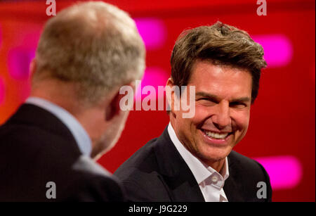 Tom Cruise lors du tournage de The Graham Norton Show à la London Studios, à être diffusé sur BBC One le vendredi soir. Banque D'Images