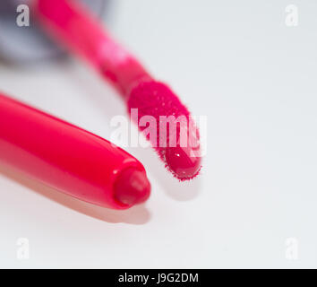 Chaud rose brillant à lèvres et de lèvre close-up Banque D'Images