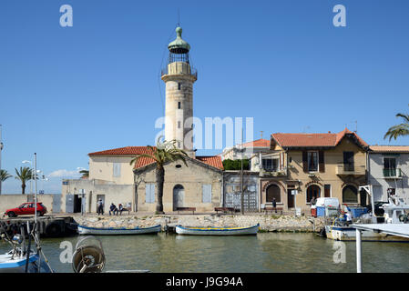 Le phare et l'entrée du Vieux Port du Grau-du-Roi ou Le Grau du Roi dans le Gard Département Camargue Provence France Banque D'Images