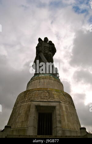 Monument commémoratif de guerre soviétique, parc de Treptow, Berlin, Allemagne Banque D'Images