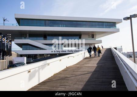 Le Veles e Vents frappant est la pièce maîtresse de Juan Carlos g Royal Marina. Il a été construit pour servir de quartier général pour la 32e America's Cup ont organisé Banque D'Images