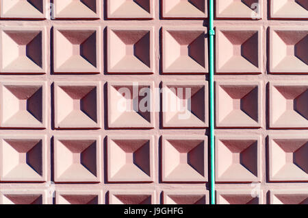 Une partie de mur de béton avec cellules carré motif géométrique Banque D'Images