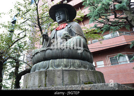 Kasumisekiyama Hongakuin Taiso Temple est un temple de la secte Jodo de bouddhisme situé dans un quartier calme à Shinjuku, Tokyo. Banque D'Images