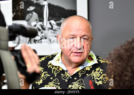 Photographe français Jean Pigozzi est au Museum für Fotografie (Musée de la photographie) au cours d'une conférence de presse ce jour à Berlin, Allemagne, 01 juin 2017. Du 2 juin 2017, trois nouvelles expositions sont exposés au musée. Photo : Paul Zinken/dpa Banque D'Images