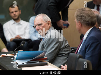 Berlin, Allemagne. 09Th Juin, 2017. Le ministre allemand des Finances Wolfgang Schäuble (CDU) prend la parole lors de la réunion du Parlement allemand à Berlin, Allemagne, 02 juin 2017. Photo : Bernd von Jutrczenka/dpa/Alamy Live News Banque D'Images