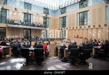 Berlin, Allemagne. 09Th Juin, 2017. La Rhénanie-Palatinat Premier Malu Dreyer (SPD) parle au début de la réunion du Parlement allemand à Berlin, Allemagne, 02 juin 2017. Photo : Bernd von Jutrczenka/dpa/Alamy Live News Banque D'Images