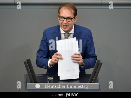 Berlin, Allemagne. 09Th Juin, 2017. Le ministre allemand des transports Alexander Dobrindt (CSU) parle à la 238e séance du Parlement allemand à Berlin, Allemagne, 02 juin 2017. Photo : Britta Pedersen/dpa-Zentralbild/dpa/Alamy Live News Banque D'Images