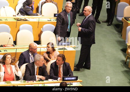 Nations Unies, New York, USA. 2 juin, 2017. À l'ONU à New York, le ministre des Affaires étrangères Néerlandais Bert Koenders comme Pays-bas remporte un siège au Conseil de sécurité de l'ONU pour 2018 Credit : Matthew Russell Lee/Alamy Live News Banque D'Images