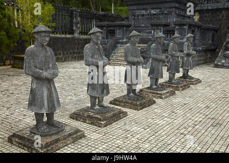 Mandarin Pierre gardes d'honneur au tombeau de Khai Dinh, Hue, la côte centrale du nord du Vietnam, Banque D'Images